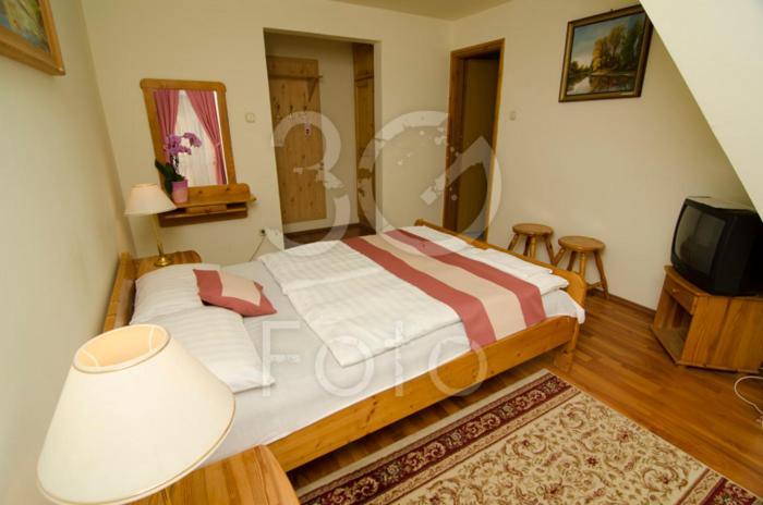 Gosztola Gyoengye-Az Erdo Szallodaja Luaran gambar